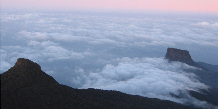 Adam-Peak-Holy-Pelgrims-Night-Walk-Temple-Sri-Lanka-Cloud-View-Fog