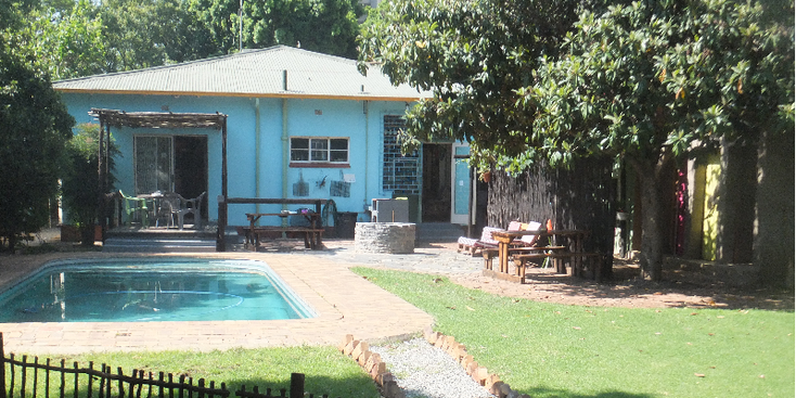 Pumbas-Backpackers-Hostel-Pretoria-South-Africa-Swimmingpool