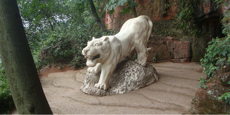 Leshan-China-Statue-Buddha-Biggest-Largest-Feet-Tiger-Image