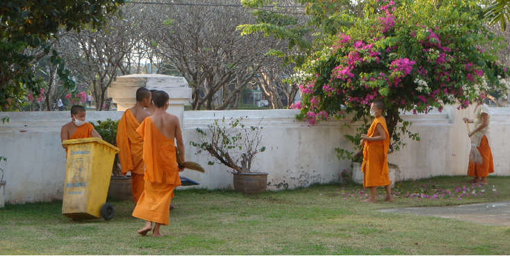 Nan-Temple-Thailand-Monks-Buddhist