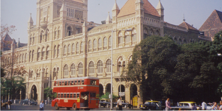 Bombay-Mumbai-Dubbeldecker-Bus-CTS-Trainstation-India