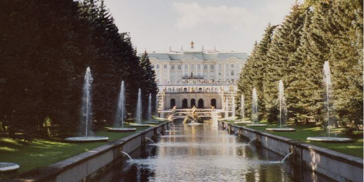 Peterhof-Sint-Petersburg-Summer-Residence-Tsar-Fountain-Russia