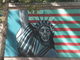 Teheran-revolutie-khomeini-amerikaans-vrijheidsbeeld-gijzeling-1979-iran
