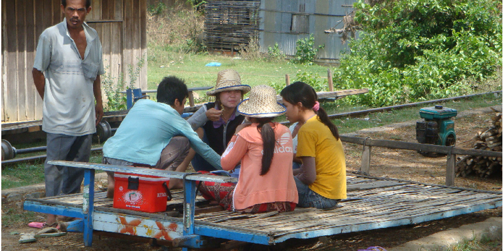 Battambang-Bamboo-Train-Cambodia-People-Lunch-Rails