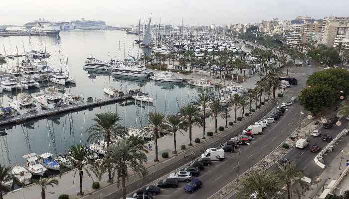 Palma-de-Mallorca-boulevard-jachthaven-boten-haven-Spanje