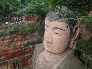 Leshan-China-Statue-Buddha-Biggest-Largest-Feet
