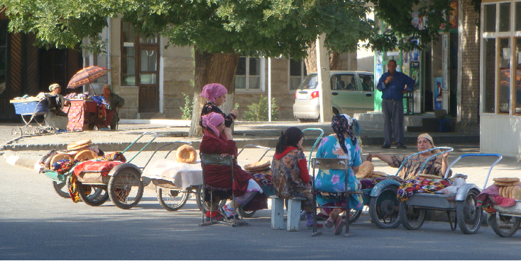 Khiva-Streetlife-Women-Sales-Uzbekistan