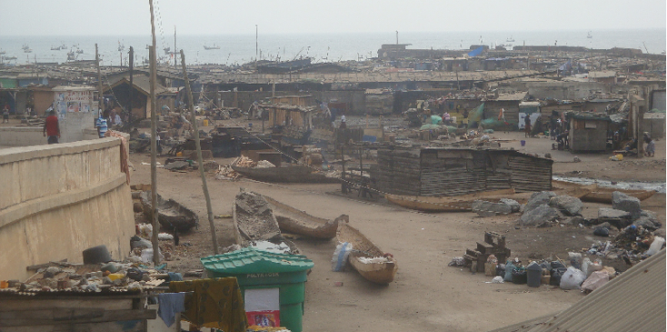 Accra-harbour-slums-Ghana-capital-boats