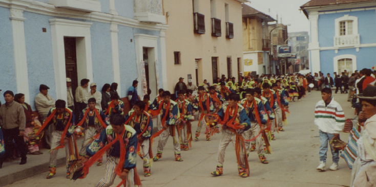 Copacabana-Titicaca-Lake-Dance-Dressed-Up-Traditional-Inca-Peru