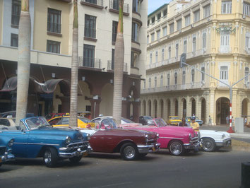 Havana-Cuba-Classic-American-Cars-Street