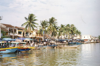 Hoi-An-Harbour-Palmtree-River-Boat-Vietnam
