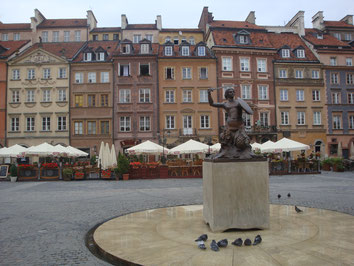 Warsaw-Warchau-Square-Renovated-Buildings-Houses-Poland