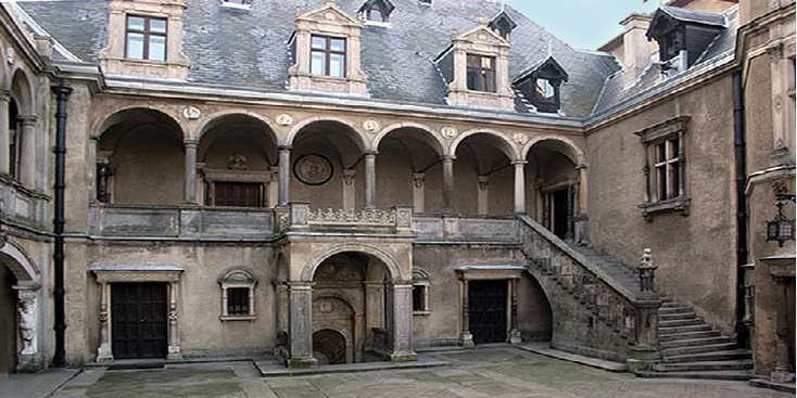 Goluchow-Castle-Courtyard-Poland