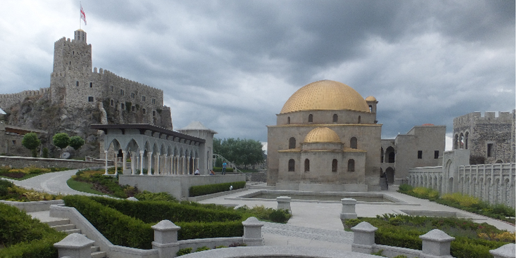 Akhalsikhe-castle-Georgia-church-golden-dome-citywalls