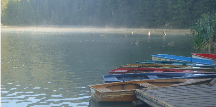 Lacul-Rosu-Lake-Trees-Boats-Romania