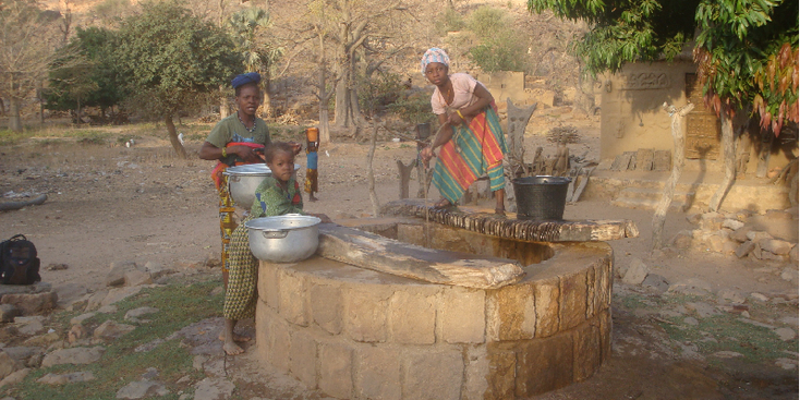 Bandiagara-Dogon-Country-Mali-Well-Water-Women