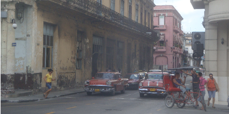 Havana-Cuba-Classic-American-Cars-Street-shabby