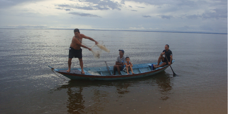 Flona-National-Park-Alter-do-Chao-Santarem-Brazil-Boat-Fisherman-Fish