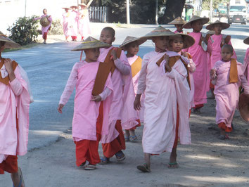 Myanmar-monniken-kalaw-trekking