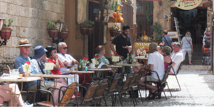 Greece-diner-Outside-Family
