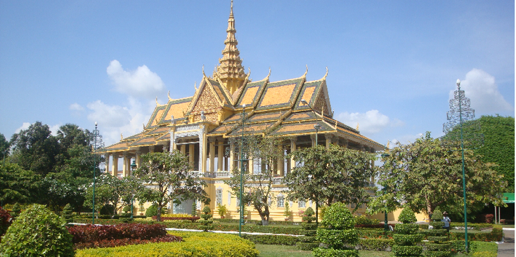 Phnom-Penh-Palace-Cambodia-gold-temple