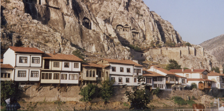 Amasya-Architecture-Ottoman-Houses-River-Hanging-Cliff-Tombe-Turkey