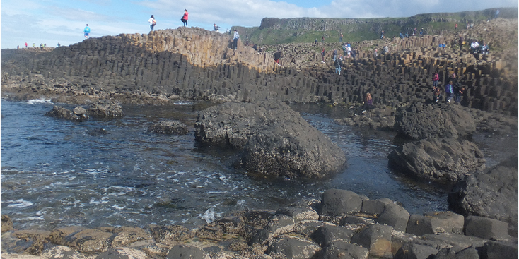 Giant's-Causeway-Northern-Ireland-Legend-Rocks-Giant