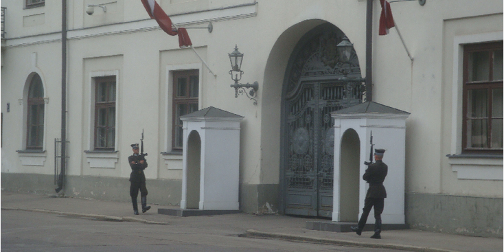 Riga-Changing-of-the-Guard-Latvia-Capital-Parlement