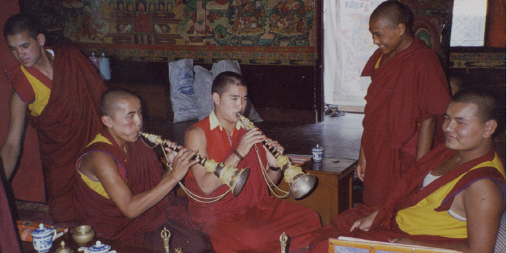 Kathmandu-Monk-Temple-Playing-Fluit-Boedha-Boudhanath-Tibet