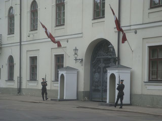 Riga-Changing-of-the-Guard-Latvia-Capital-Parlement