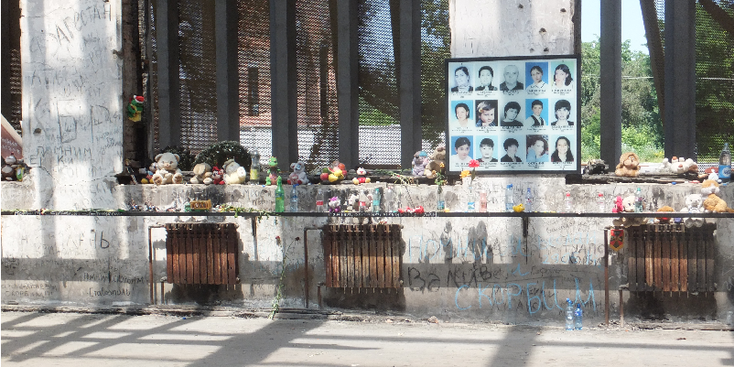 Beslan-School-Monument-Flowers-Roses-Cross-Russia-Pictures