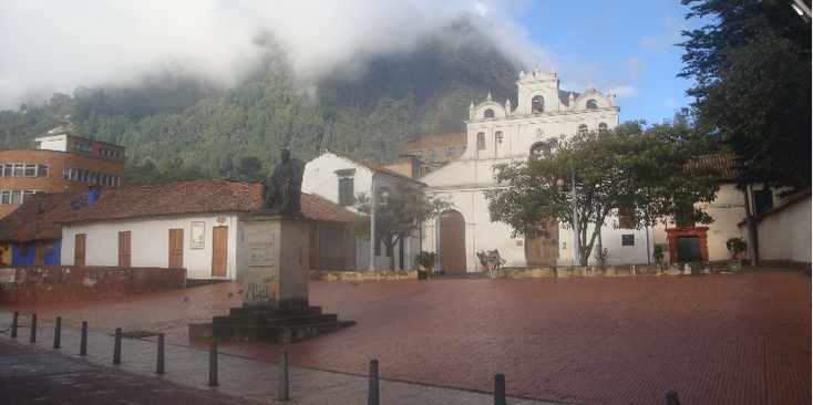 Bogota-La-Candelaria-Neighbourhood-Streetlife-Cathedral