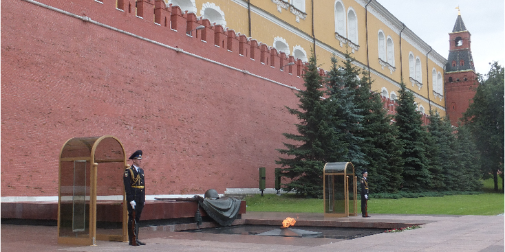 Moscow-Red-Square-Kremlin-Russia-Sovjet-Guards-Wall-Mausoleum