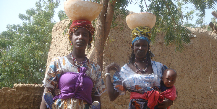 Banani-Dogon-Country-Mali-Bandiagara-Tirelli-Women-Local-Nosering