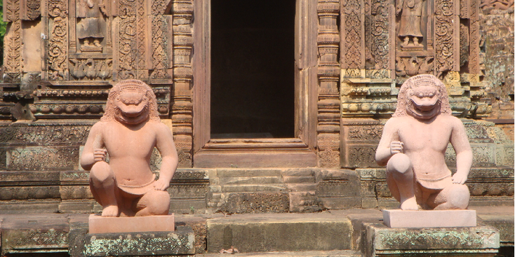 Angkor-wat-temple-images-Cambodia-Siem-Reap-monkey-statues