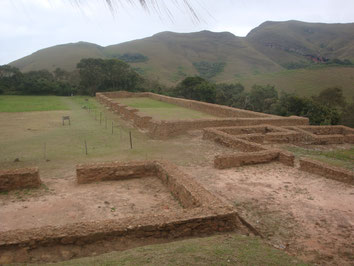 Samaipata-Archeologie-Fundament-Inca-El-Fuerte-Hill-Inka