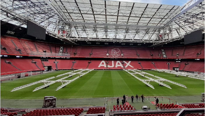 Arena-Johan-Cruijff-voetbalstadion-Amsterdam-veld-tribune