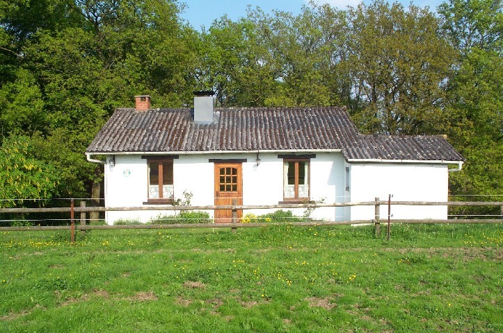 Overlooking a small wooded valley, brightened by a stream feeding a fish pond, "La Bergerie" offers an oasis of serenity and comfort