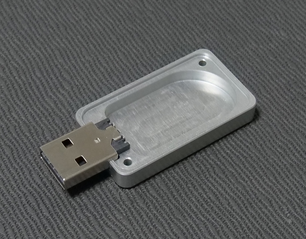PNA-USB01 こだわり紹介(1) 真鍮製USB端子