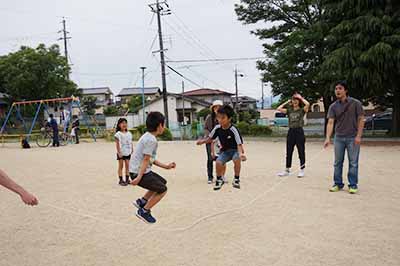 月一回の公園遊び。大縄跳び。