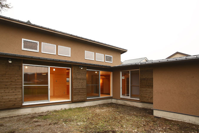 開放的な平屋住宅　外観③