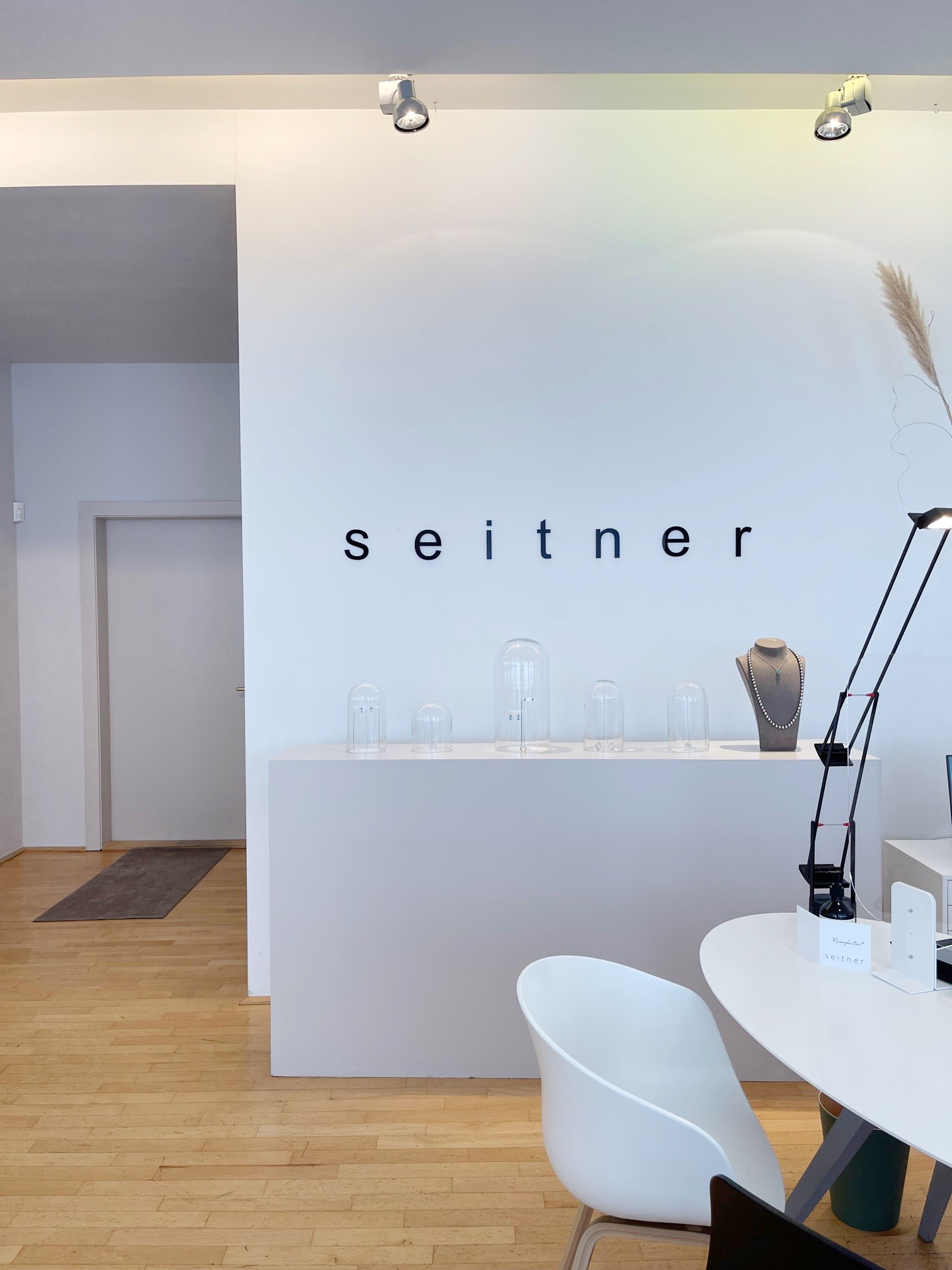 Eingangsbereich - Verkaufsraum von Seitner Schmuckwerkstatt