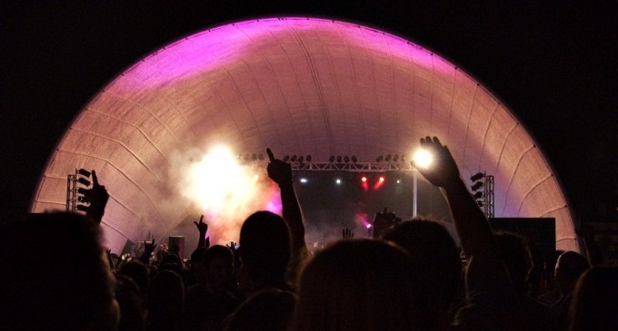 El auditorio Pinar del Rey, durante las fiestas / Foto Photoleza