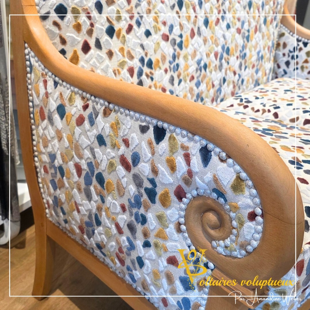L'Élégance du Style Bergère : Le canapé corbeille en habit de Terrazzo 🏛️✨
