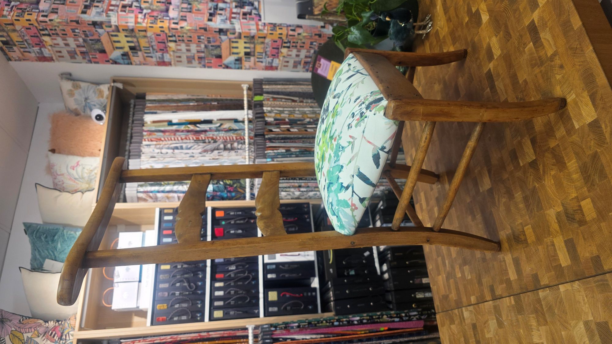 ✨ Chaise revisitée – nouveau look à partir de nos coupons ✨
