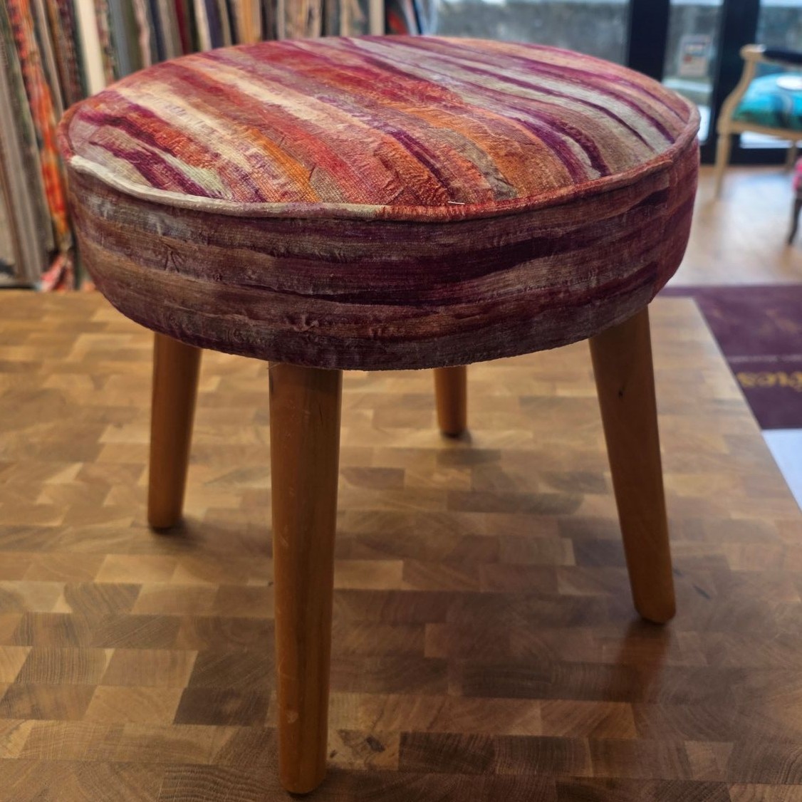 Pouf rond – confort compact & finition sellier