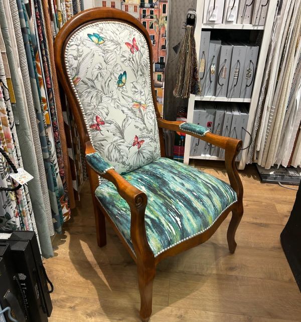 ✨ Fauteuil Voltaire – réfection moderne & harmonie textile ✨