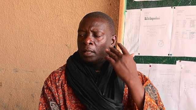 Abibou DIOP, insegnante, Principale del CEM (Scuola media), KAYAR