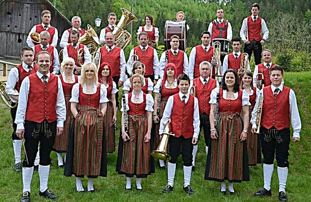 2014: Jubiläumsfoto mit neuer Tracht