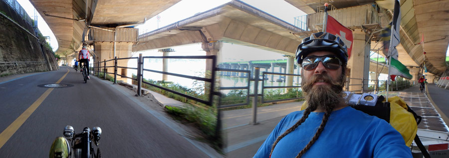 KR:Solatrike in Seoul am Fluss entlang